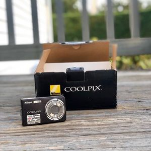 Nikon S550 COOLPIX 10MP Digital Camera Black